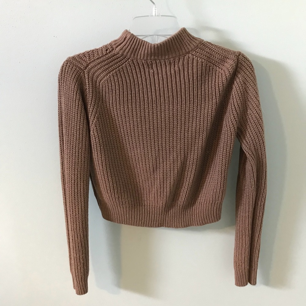Perfect crop sweater for fall